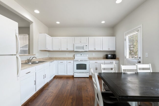 Building Photo - 7306 Countryside Grove