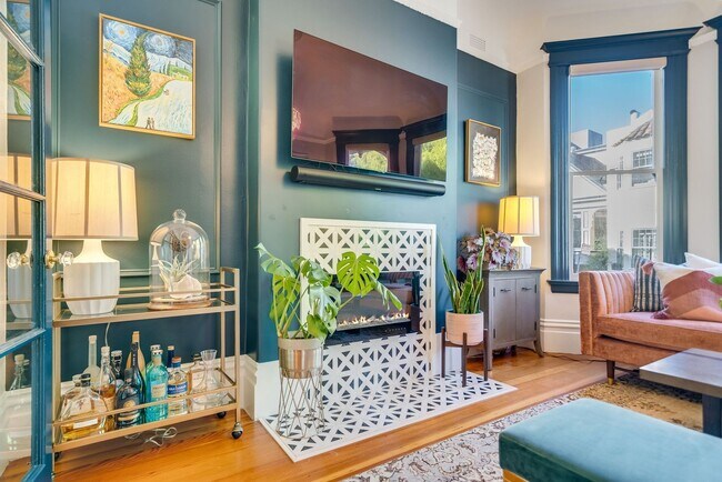 Building Photo - Cole Valley/Ashbury Heights: Remodeled Fla...