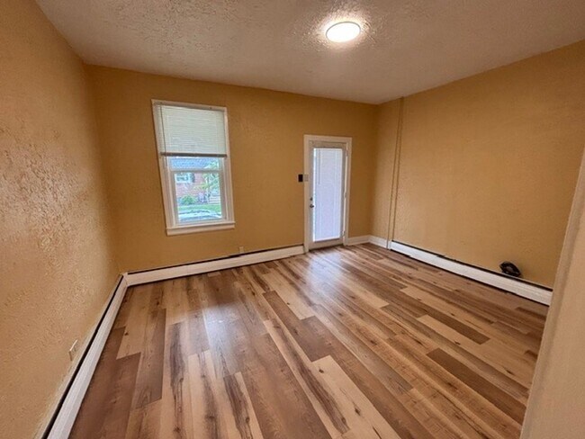 Building Photo - 22 S Elm St