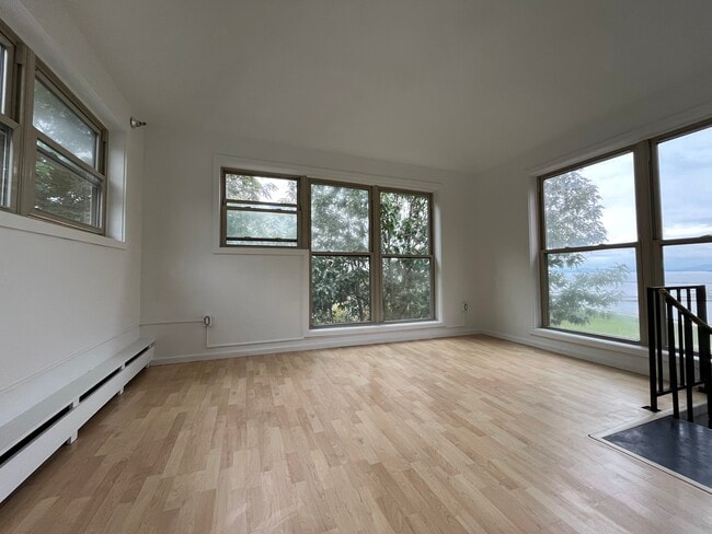 Building Photo - 216 Lake St