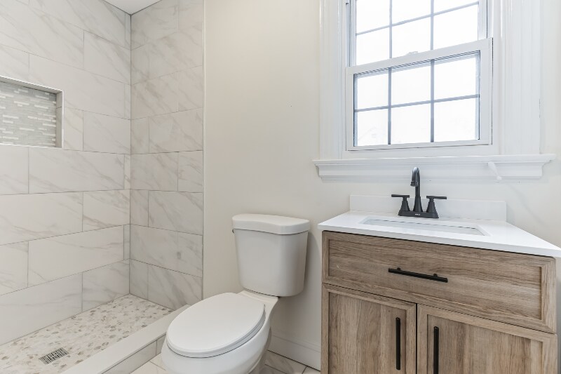 Building Photo - 60 Maple Ave