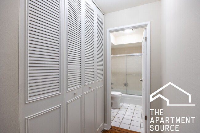 Building Photo - 6011 N Winthrop Ave