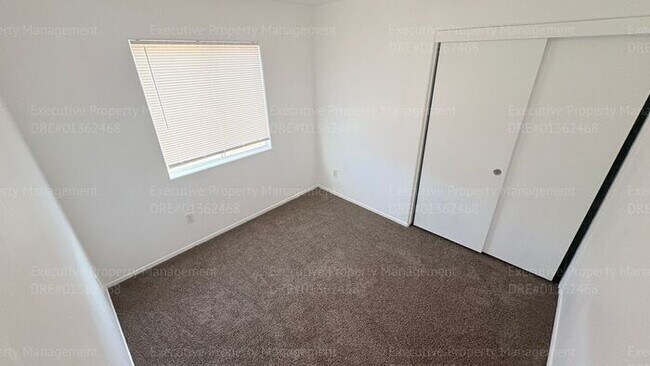 Building Photo - 4 bedroom 2 bathroom home located near S. H St/ Berkshire Rd