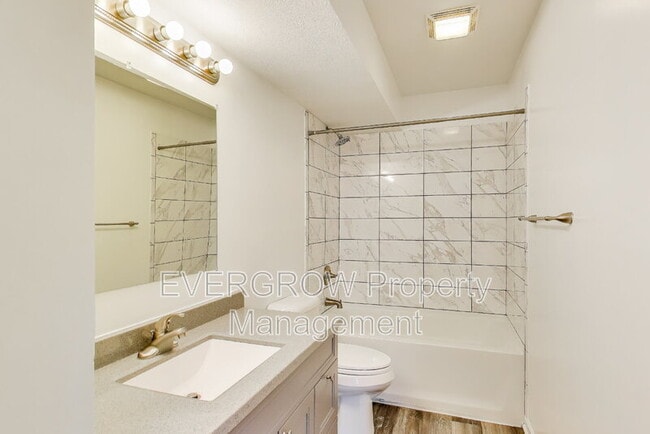 Building Photo - 142 N 7th Ave