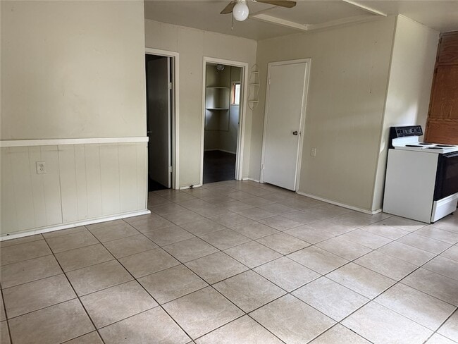 Building Photo - 5958 Skylane Dr