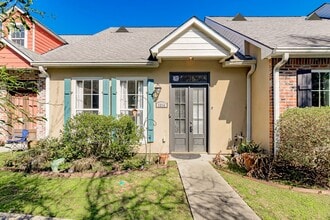 Building Photo - Fully Furnished 2 Bed / 2 Bath with Garage & Courtyard in Village St. George