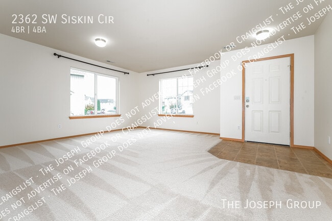 Building Photo - 2362 SW Siskin Cir