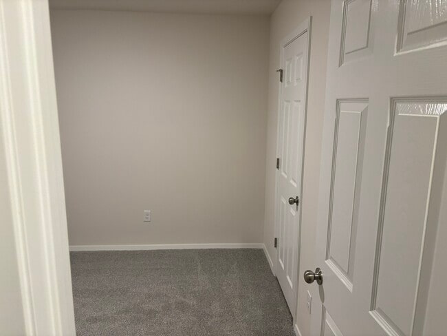 Building Photo - 801 S Katlyn Dr