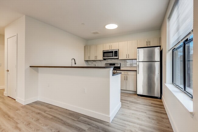 Building Photo - 416 Highland Ave