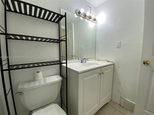 Building Photo - 4550 NW 9th St