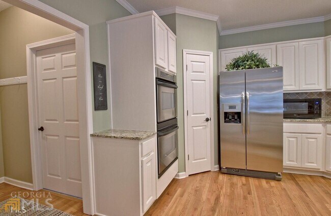 Building Photo - 404 Burgess Point