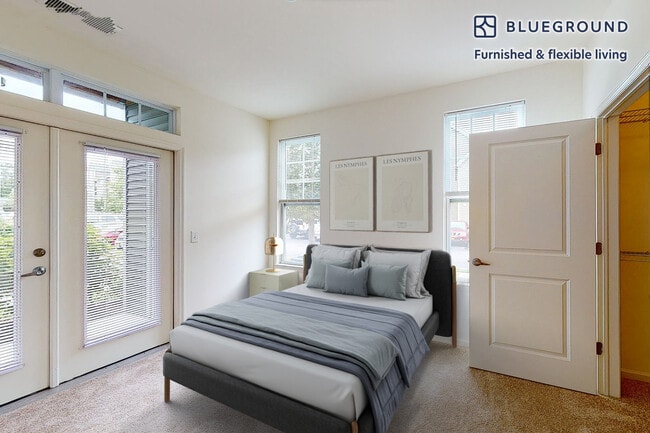 Building Photo - 1700 E 5th St