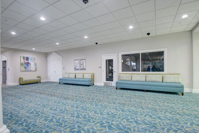 Building Photo - 204 Burgundy N