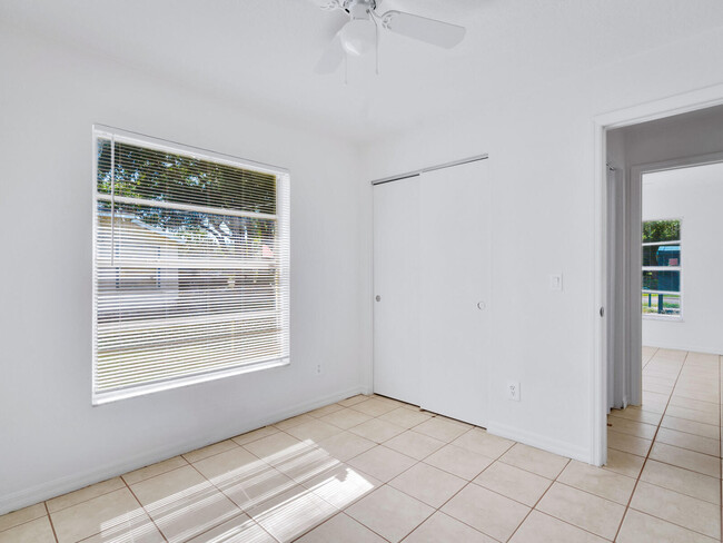 Bedroom 3 - 4834 Old Bradenton Rd