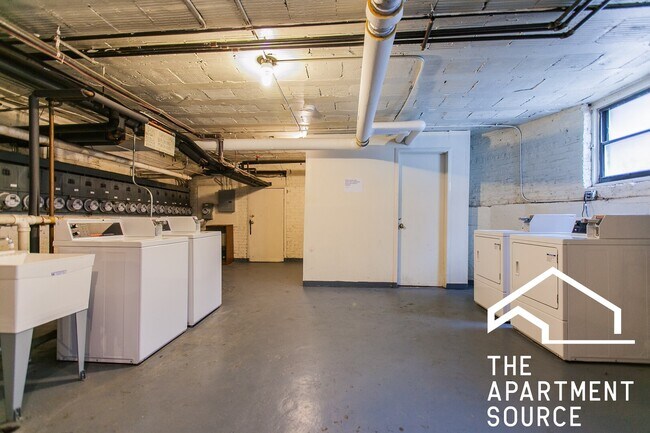 Building Photo - 7722 N Marshfield Ave