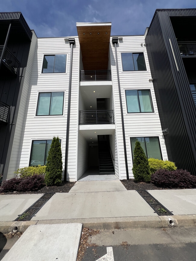 Building Photo - 1155 Custer Ave SE
