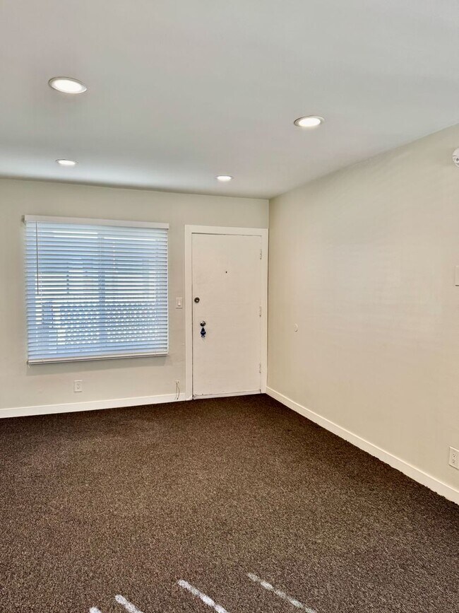 Interior Photo - 7524 Sepulveda Blvd