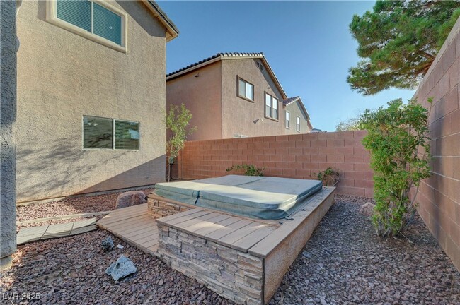 Building Photo - 5052 Whistling Acres Ave