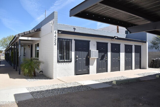 Building Photo - 4423 N 13th Pl