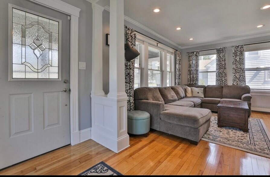 Building Photo - 124 Haverhill St