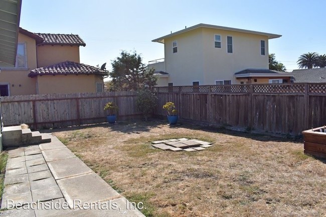 Building Photo - 2 br, 1 bath House - 11 12th St