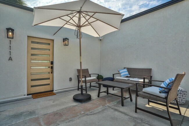 Building Photo - OPEH HOUSE SAT 05/02/26 10 am - 3 pm   Beautiful, Fully Furnished 2BR w/ washer / dryer appliances