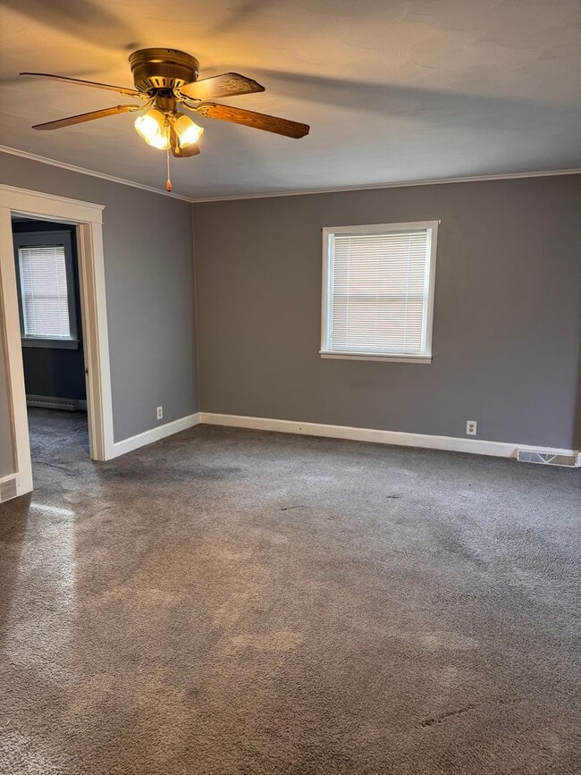 Building Photo - 402 Kenneth Ave