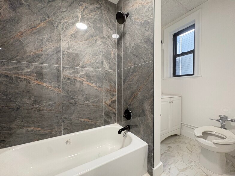 995 Summit Ave 104 - 997 Summit Ave