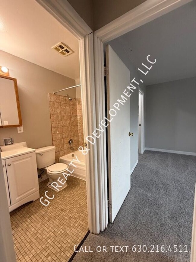 Building Photo - 808 College Blvd