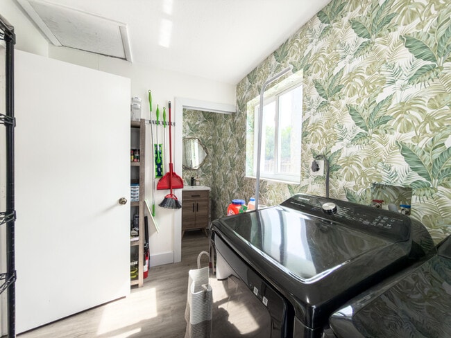 Building Photo - 2421 SW 29th Way