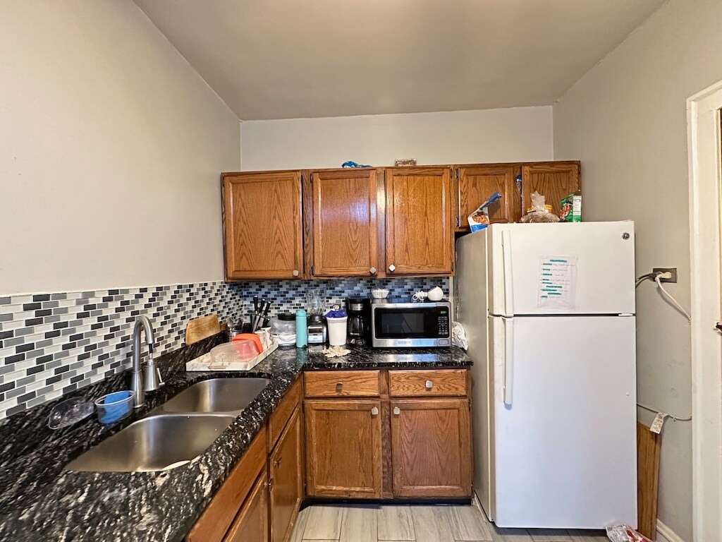 Building Photo - 5642 N Kimball Ave