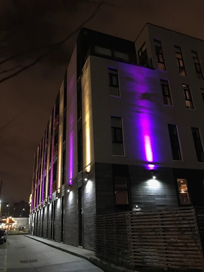 Building Photo - 415 E Market St