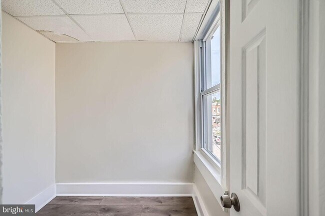 Building Photo - 118 N Hilton St