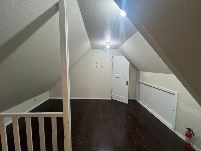 Building Photo - Prime Lakeway Location – Minutes to WWU, Whole Foods, I-5 & Downtown Bellingham