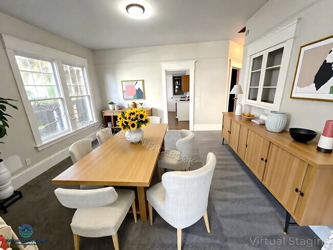 Building Photo - Spacious 2 Bedroom Home