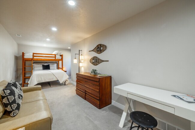 Building Photo - 255 Matterhorn Dr