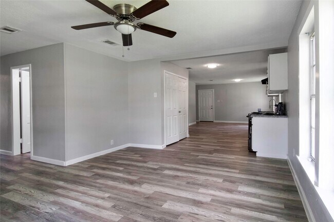 Building Photo - 504 Billington St