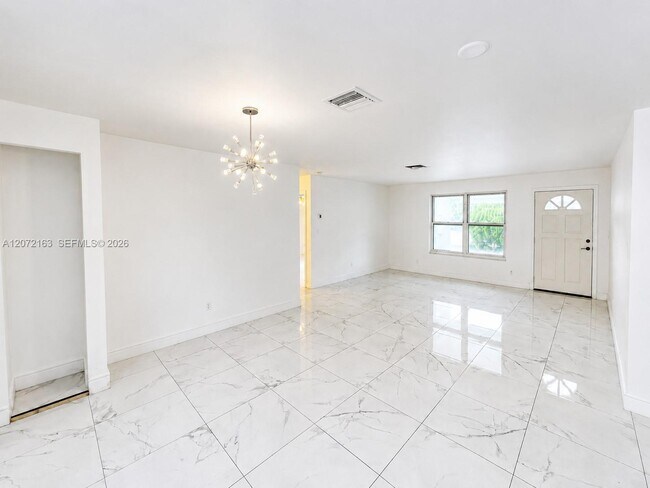 Building Photo - 3051 SW 47th St