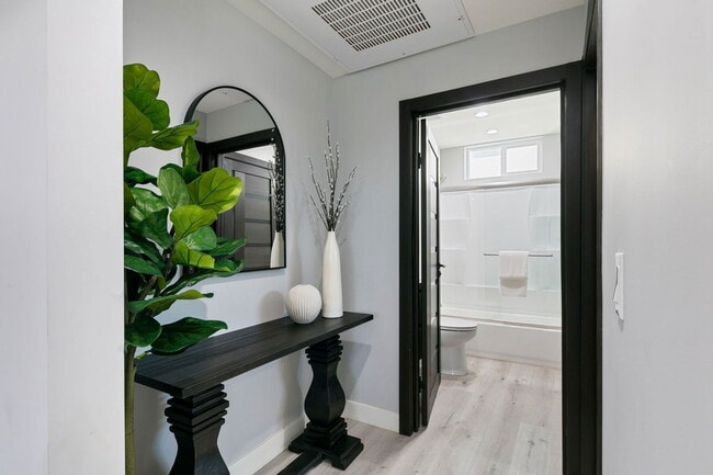 Building Photo - 13637 N Fellows Ave