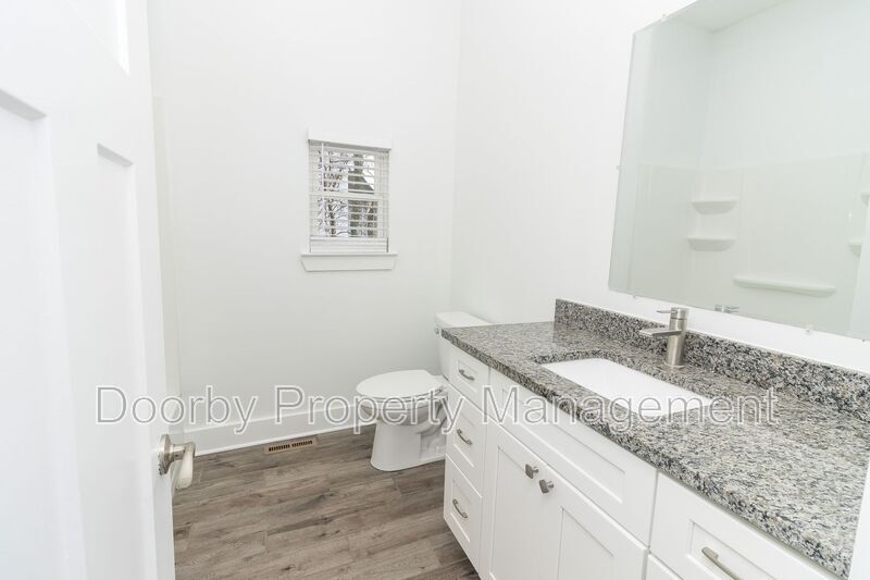 Building Photo - 2012 E 12th St