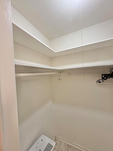 Building Photo - 39 Waltham B