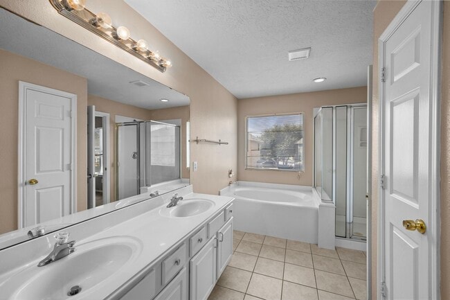 Building Photo - 14323 Mirkwood Ln