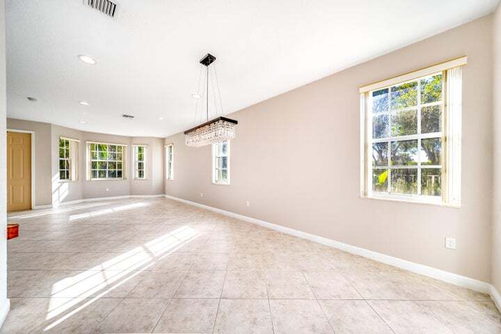 Building Photo - 2324 Simonson Dr