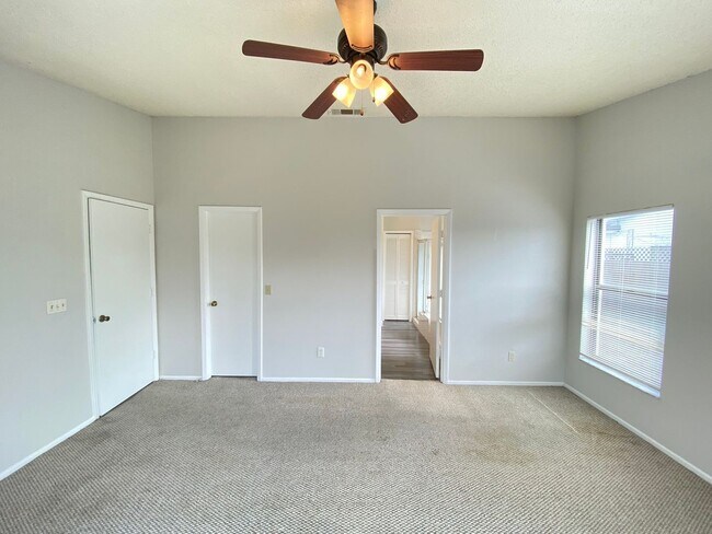 Building Photo - 12948 Broakfield Cir