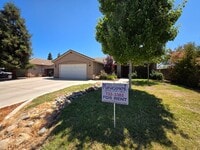 Building Photo - 4 bedroom 2 bathroom in NW Visalia!