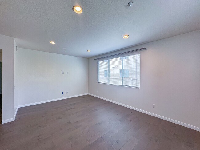 Building Photo - Beautiful  2Bd 2 Ba in Luxury Community