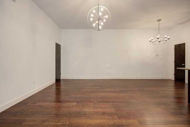 Building Photo - Modern 3-Bedroom Duplex Near OU Health Center and Okana Resort