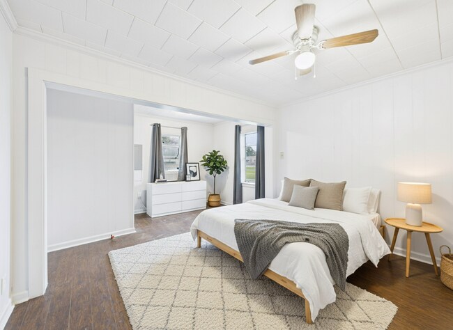 Building Photo - 9123 Cameron St