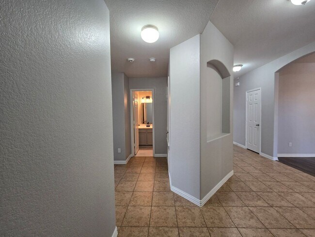 Building Photo - 2609 Red Fern Dr