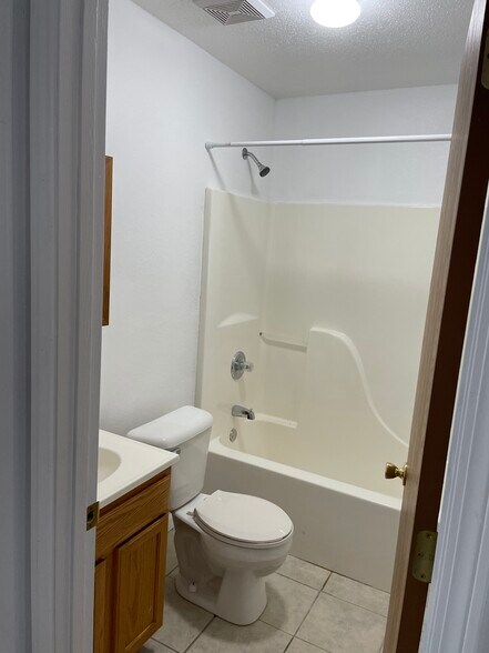 Building Photo - 1300 N 7th St